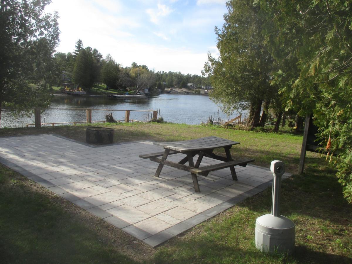 Sauble River Marina And Lodge Resort Sauble Beach Exteriér fotografie