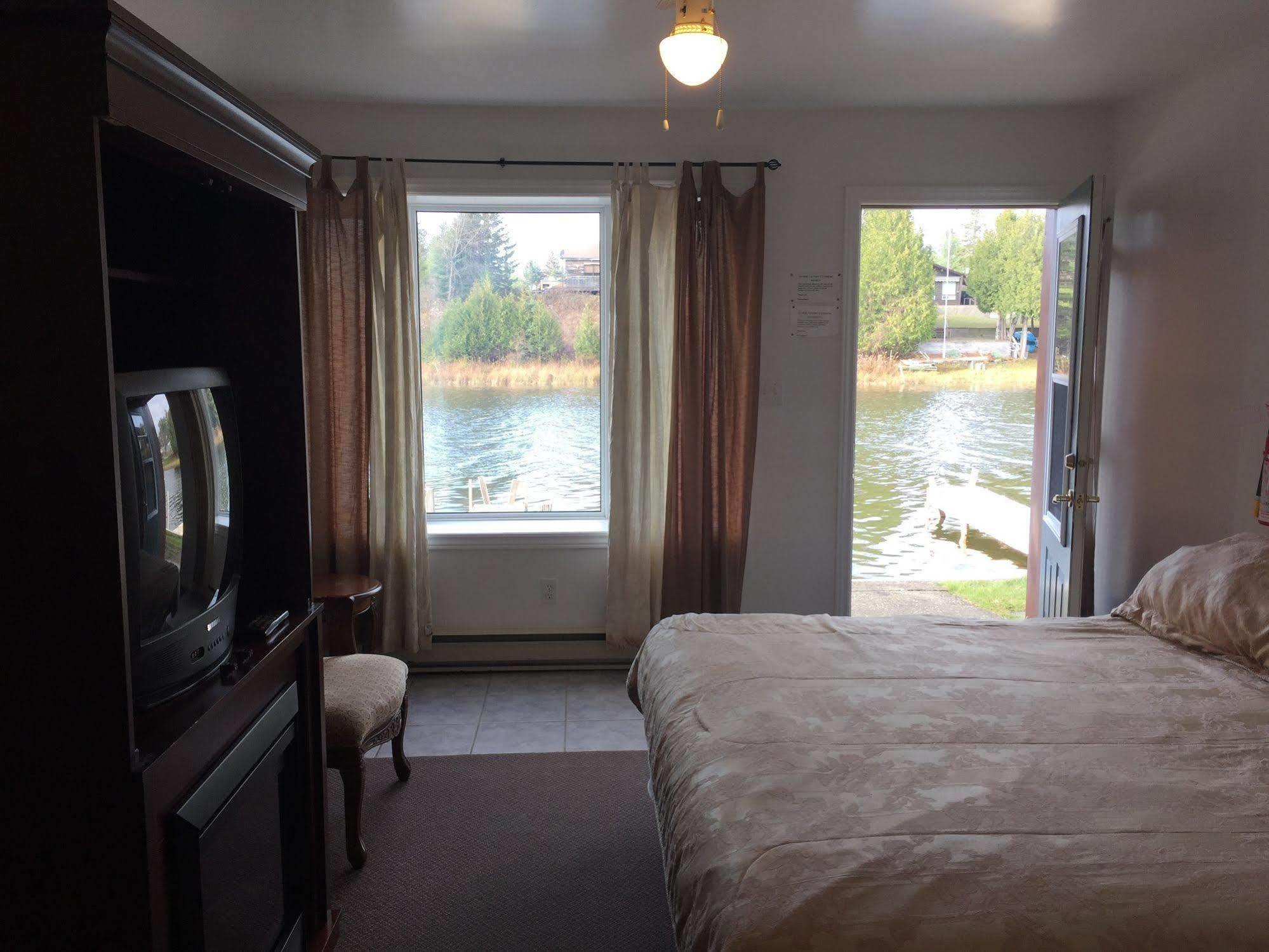 Sauble River Marina And Lodge Resort Sauble Beach Exteriér fotografie